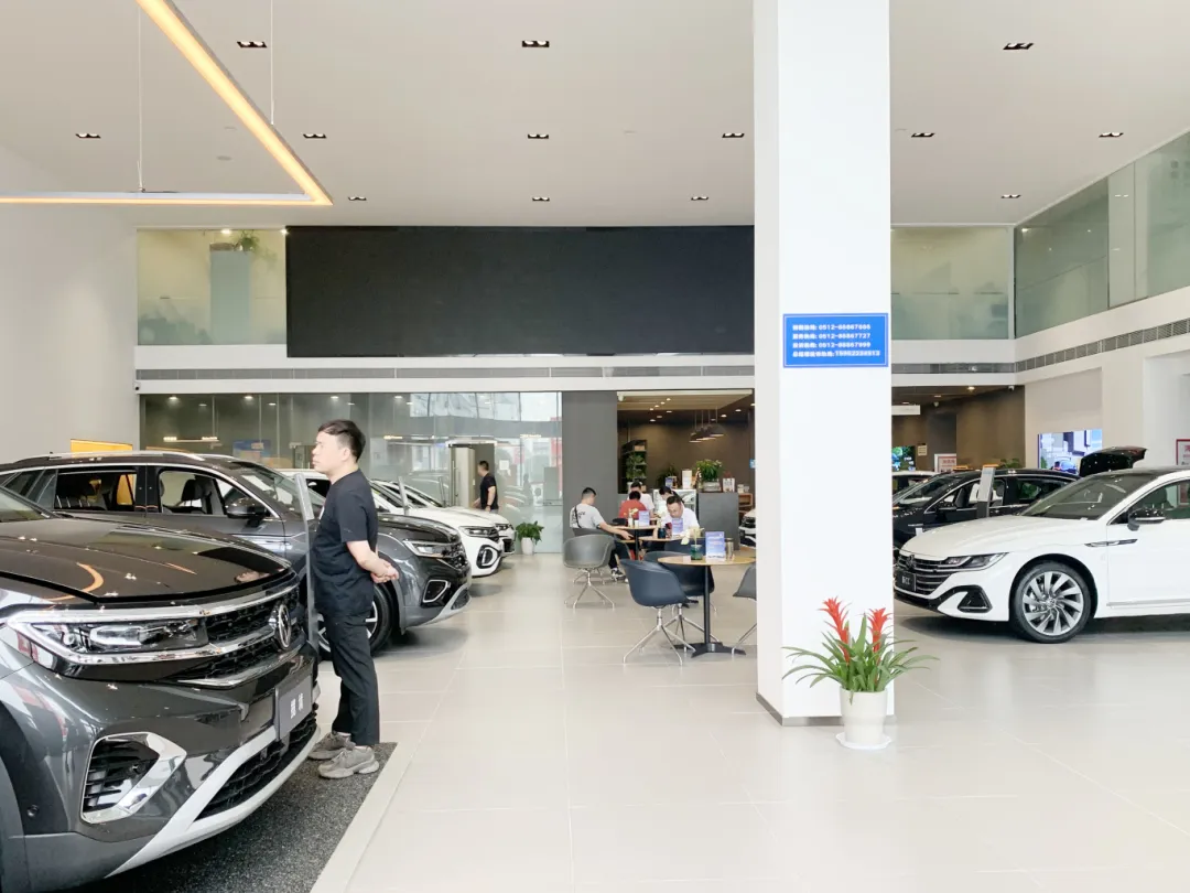 商业空间装修|一汽大众4S店装修，不同色彩与材质，赋予空间别样质感！