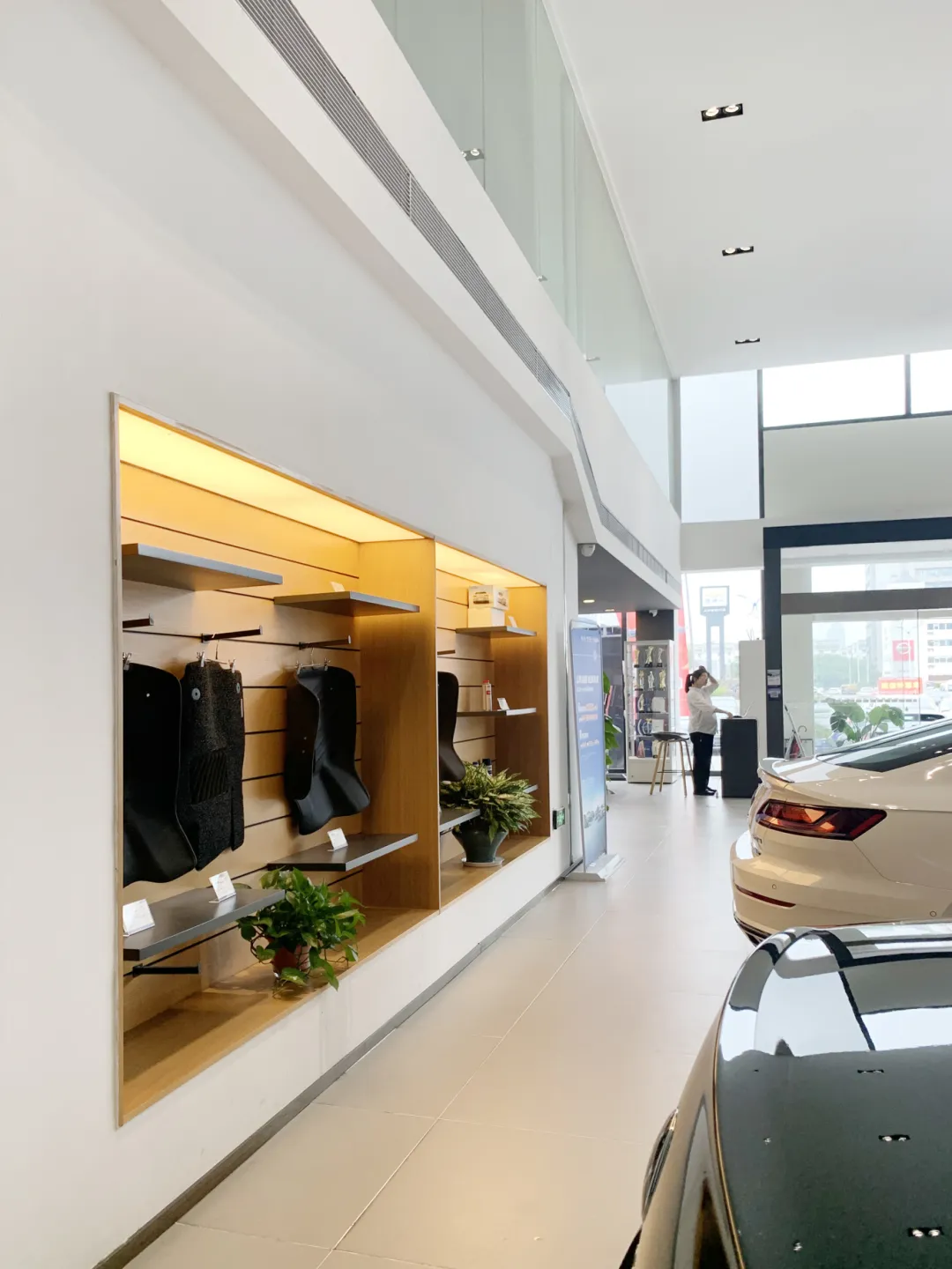 商业空间装修|一汽大众4S店装修，不同色彩与材质，赋予空间别样质感！