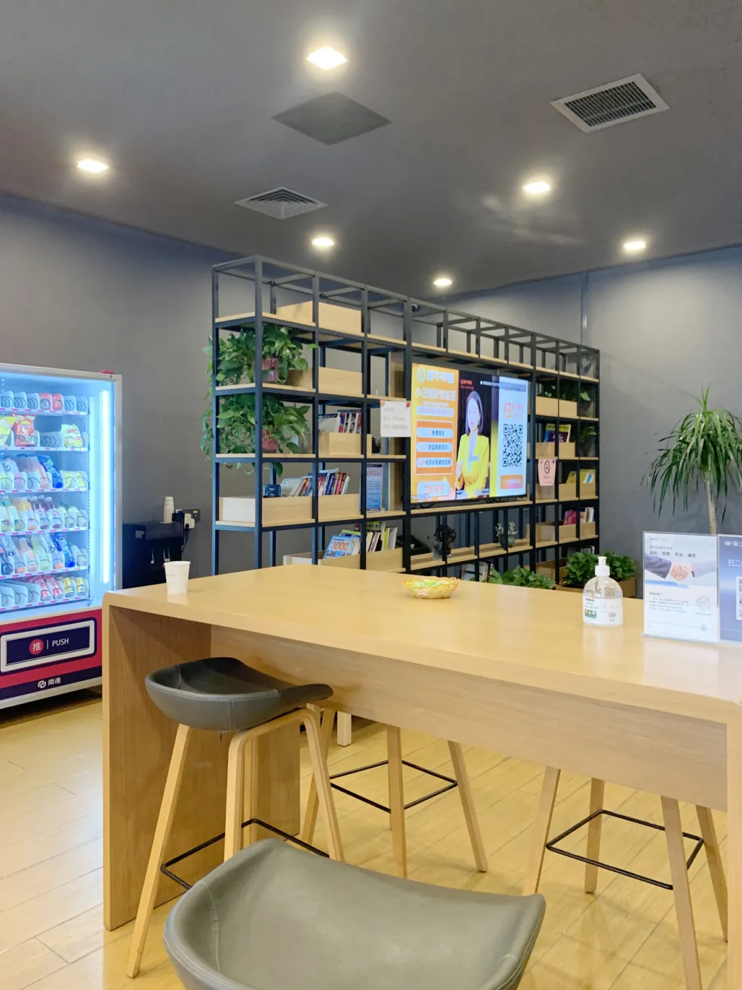 商业空间装修|一汽大众4S店装修，不同色彩与材质，赋予空间别样质感！
