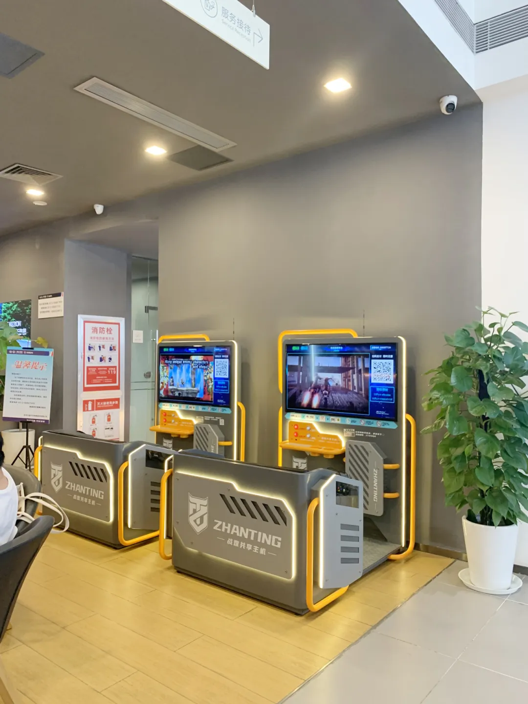 商业空间装修|一汽大众4S店装修，不同色彩与材质，赋予空间别样质感！