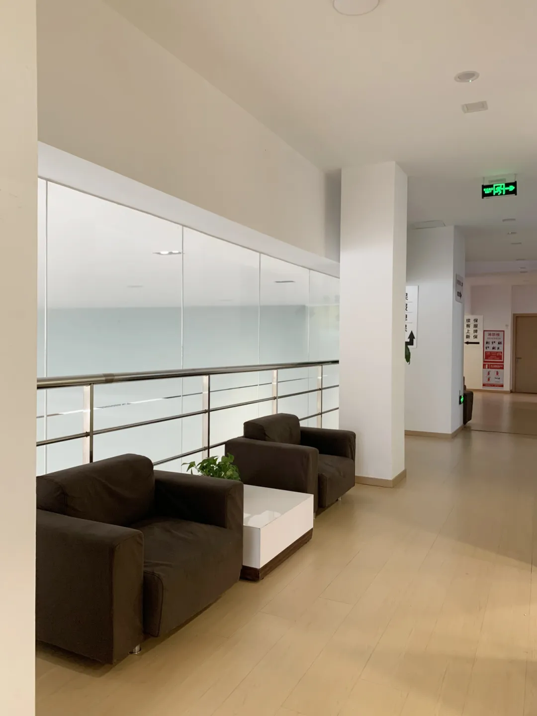 商业空间装修|一汽大众4S店装修，不同色彩与材质，赋予空间别样质感！